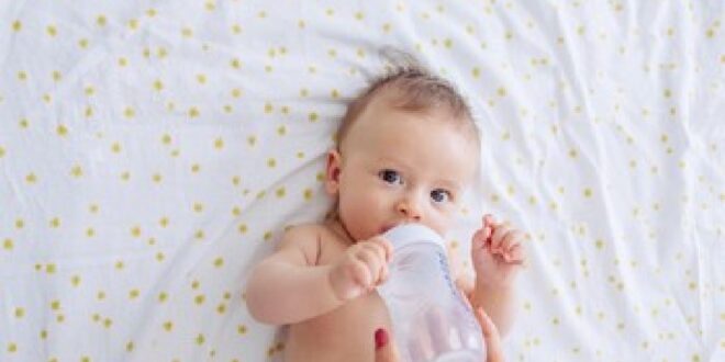 Yuk, Ikuti Panduan Mudah Memberi Minum Air pada Bayi